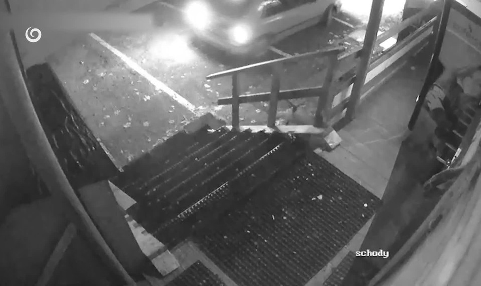 Groteskná lúpež v Ružomberku: Felícia s bankomatom ani nepohla, zlodej takmer skončil pod kolesami