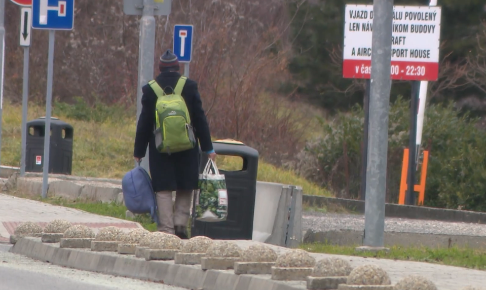 Tehotná žena bez domova odmieta pomoc, odborníci volajú po systémových zmenách
