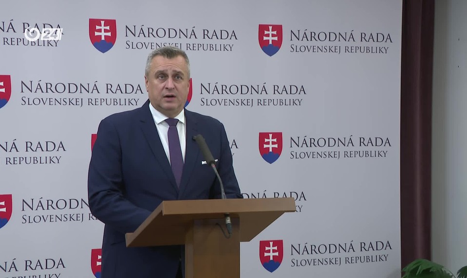 Tlačová beseda predsedu SNS Andreja Danka o aktuálnych témach