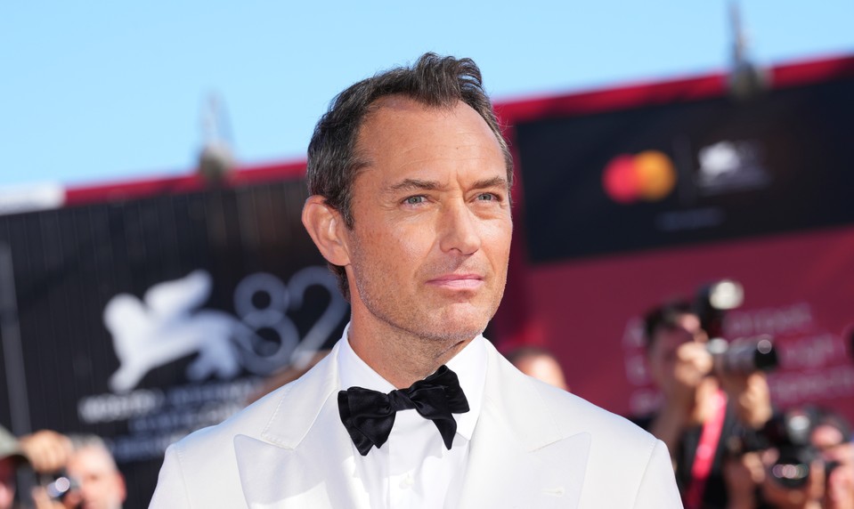 Jude Law ako Vladimir Putin. O tomto filme sa bude ešte dlho diskutovať