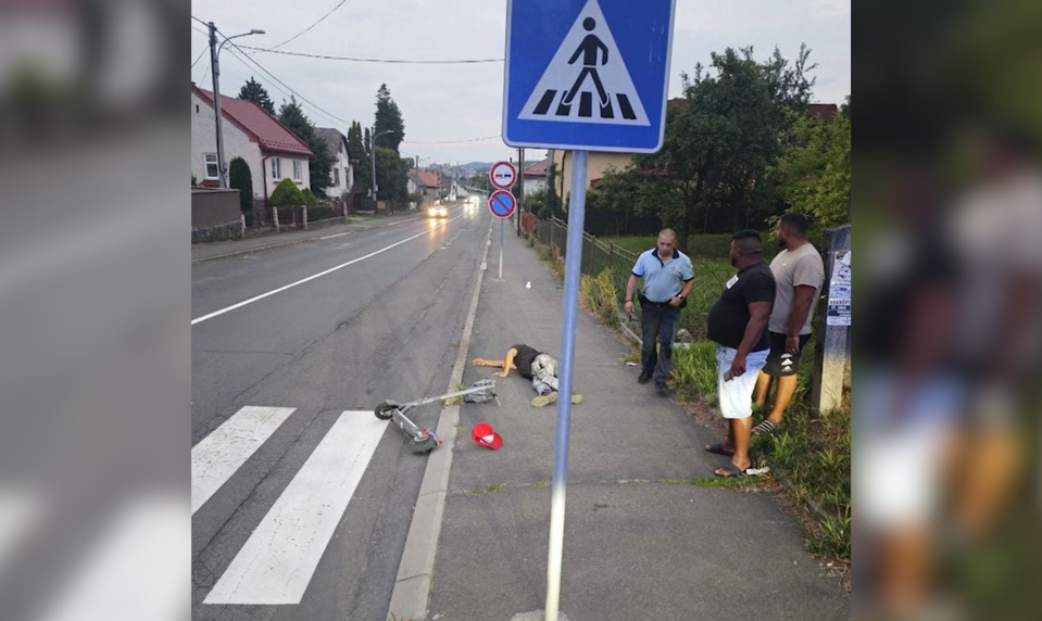 Muž na kolobežke narazil do dopravnej značky, mal takmer 2 promile