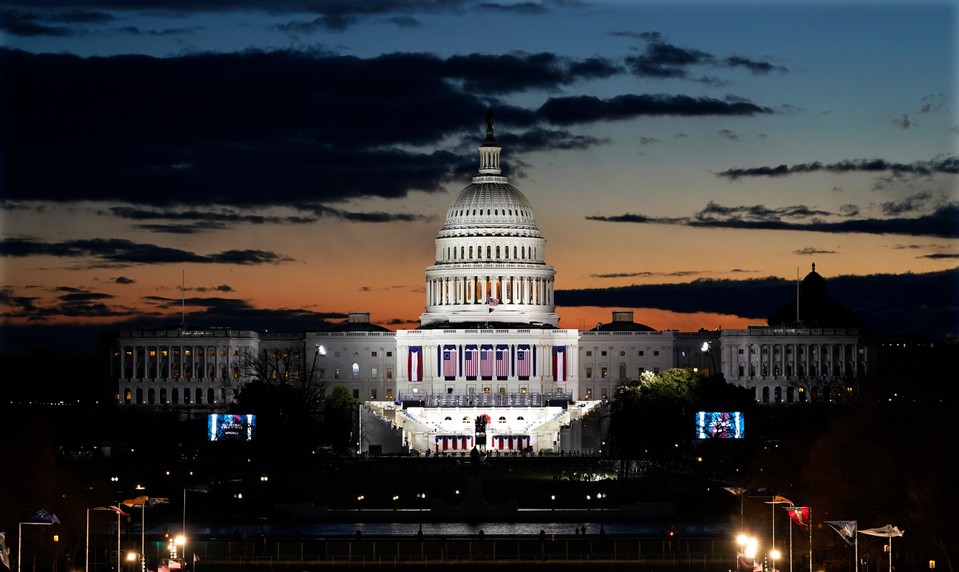 V USA viazne predaj zbraní a rušia sa stovky letov. Dôvodom je rekordný shutdown