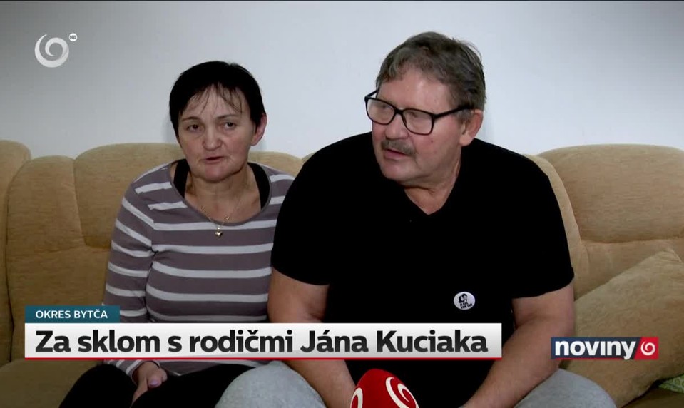 Za sklom s rodičmi Jána Kuciaka