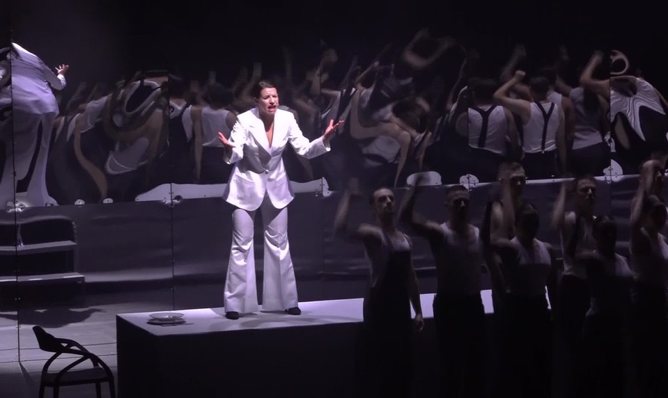 Evita ovládla prešovské divadlo. Gabriela Očkajová stvárnila legendárnu Argentínčanku