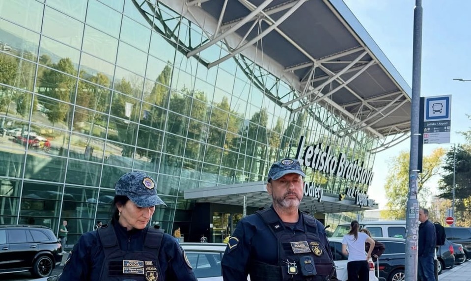 Na bratislavskom letisku bude viac policajtov. Pomáhať budú aj tí mestskí