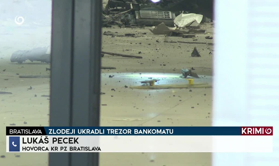 STRECHA DOMU KOMPLETNE V PLAMEŇOCH