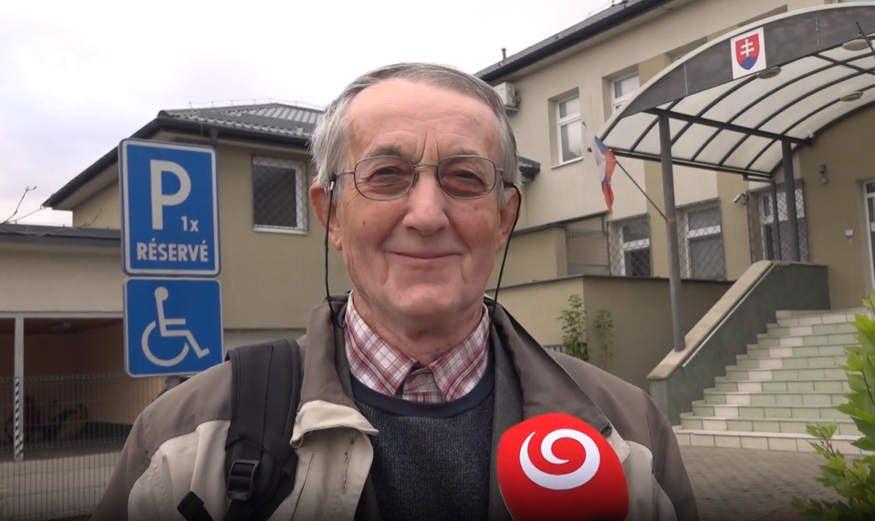 Seniorovi ukradli načúvací prístroj. Slováci sa spojili a zložili sa na nové zariadenie