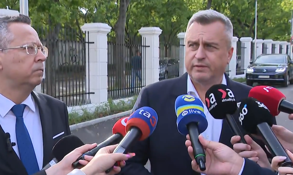 Koalícia sa dohodla na rozpočte: Transakčná daň sa má zrušiť od januára 2028