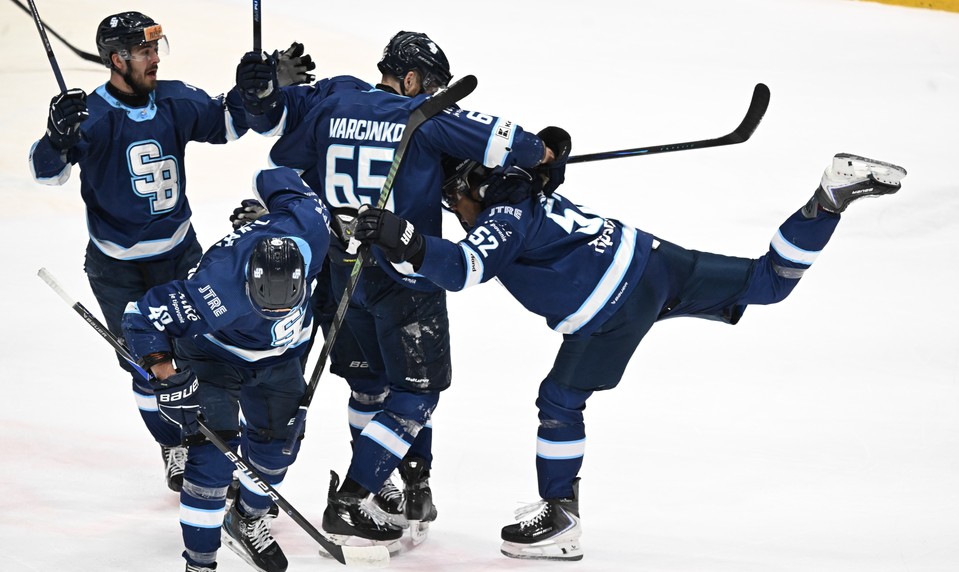 Štvrtý finálový zápas rozhodli až samostatné nájazdy