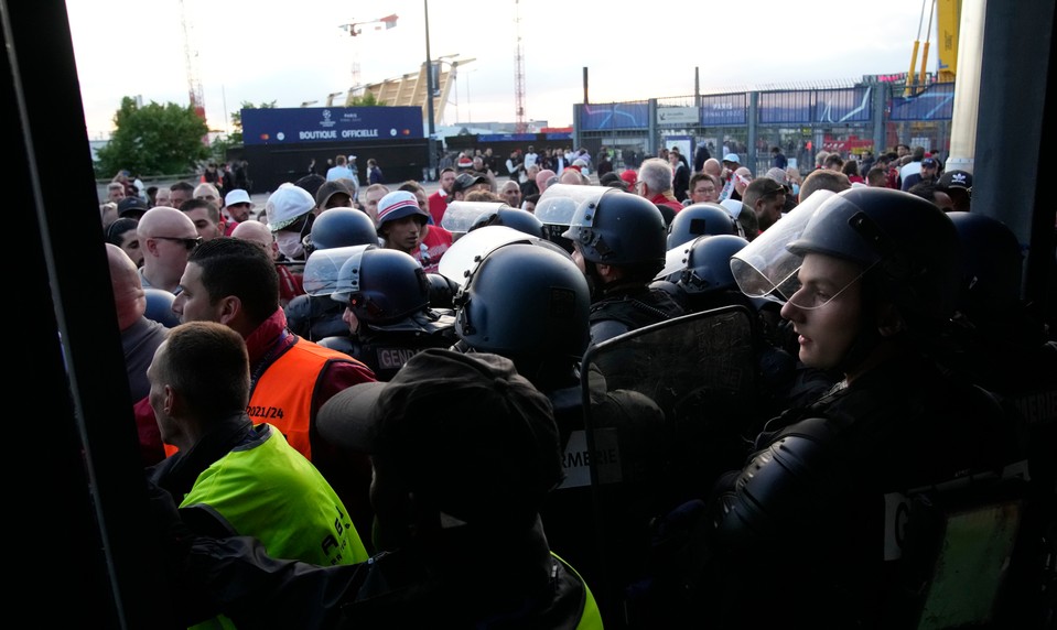 Francúzsko sa pripravuje na ďalšie nepokoje. Do ulíc vyšle 70-tisíc policajtov