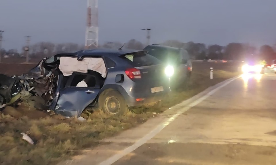 Pri Senci sa zrazili dve autá. Jeden človek zostal zakliesnený vo vraku