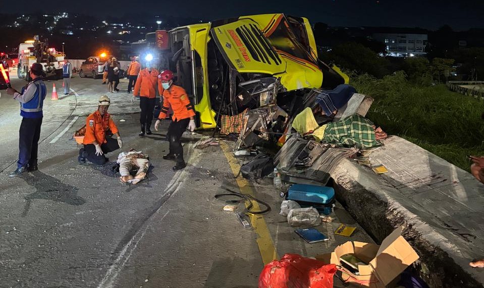 Tragická nehoda autobusu v Indonézii si vyžiadala najmenej 16 obetí