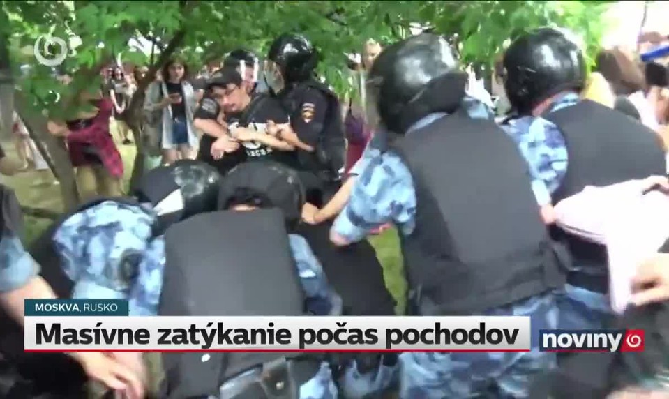 Masívne zatýkanie počas pochodov