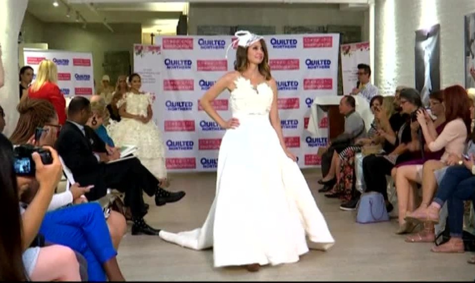 Toto ste ešte nevideli! Prichádza nová móda, svadobné šaty zo záchodového papiera