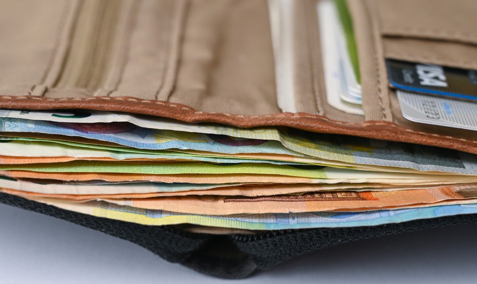 Staršiu ženu chceli podvodníci pripraviť o desaťtisíce eur. V poslednú chvíľu zasiahla pracovníčka banky