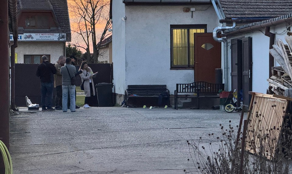 Útok nožom v Podunajských Biskupiciach: Jednu osobu hospitalizovali, na mieste zasahujú policajné zložky