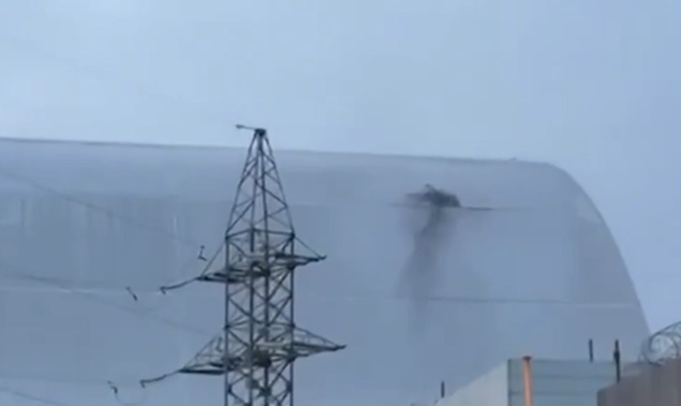 Sarkofág v Černobyli nevydrží priamy zásah ruskej rakety alebo dronu