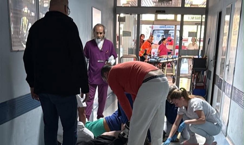 Pacient v bratislavskej ružinovskej nemocnici zlomil zdravotníkovi nos