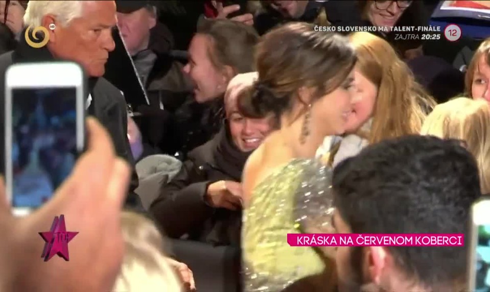 KRÁSKA NA ČERVENOM KOBERCI Sandra Bullock