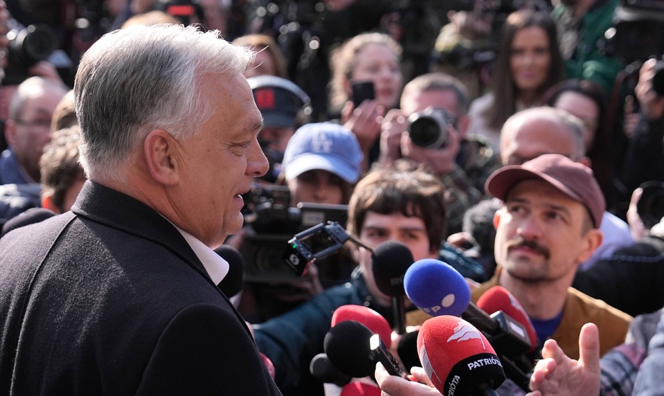 Po exministroch už aj Orbán: Odstupné celej bývalej vlády putuje do ukrajinského sirotinca