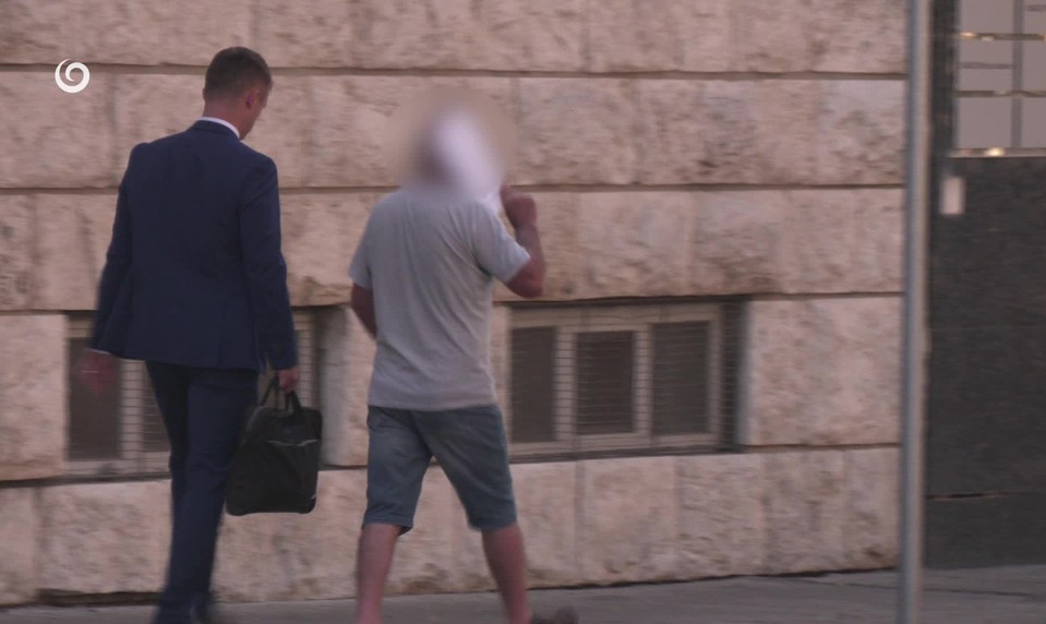 Senior ponúkal dievčatám peniaze za vyzlečenie. Prípad má verdikt