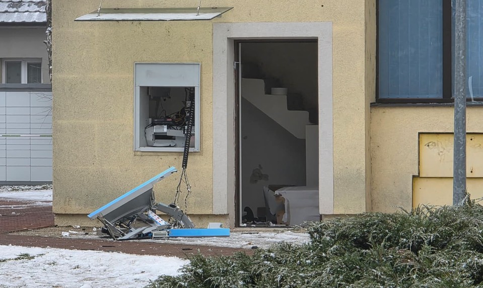 Ranný výbuch zničil bankomat v obci Závod, prípad vyšetruje polícia