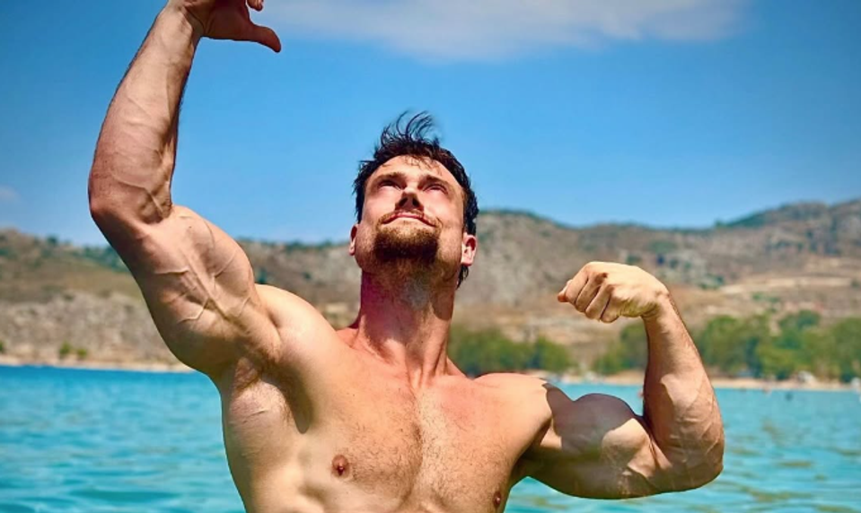 Influencer Connor Murphy tragicky zahynul v Thajsku. Okolnosti jeho smrti vyšetruje polícia
