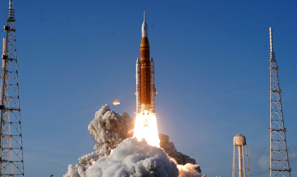 Štart Artemis 2 bol úspešný. Astronauti mieria k Mesiacu po viac ako 50 rokoch