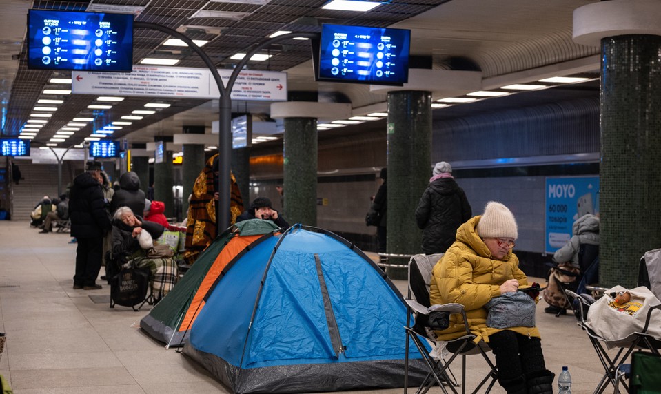1427. deň na Ukrajine: Kyjev bol opäť cieľom masívneho útoku Ruska, tisíce domov sú bez kúrenia