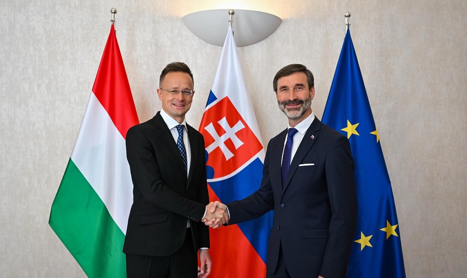 Pellegrini nás žiadal o pomoc, volal Szijjártó Lavrovovi pred voľbami