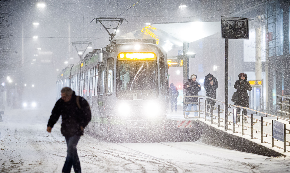Európske krajiny sužuje snehová búrka. V Nemecku zatvorili školy a Britov pripravila o elektrinu