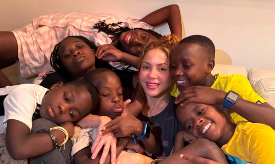 Pridá Shakira ku dvom synom ešte trikrát toľko? Jej láskyplné fotky s deťmi z klipu dojímajú!