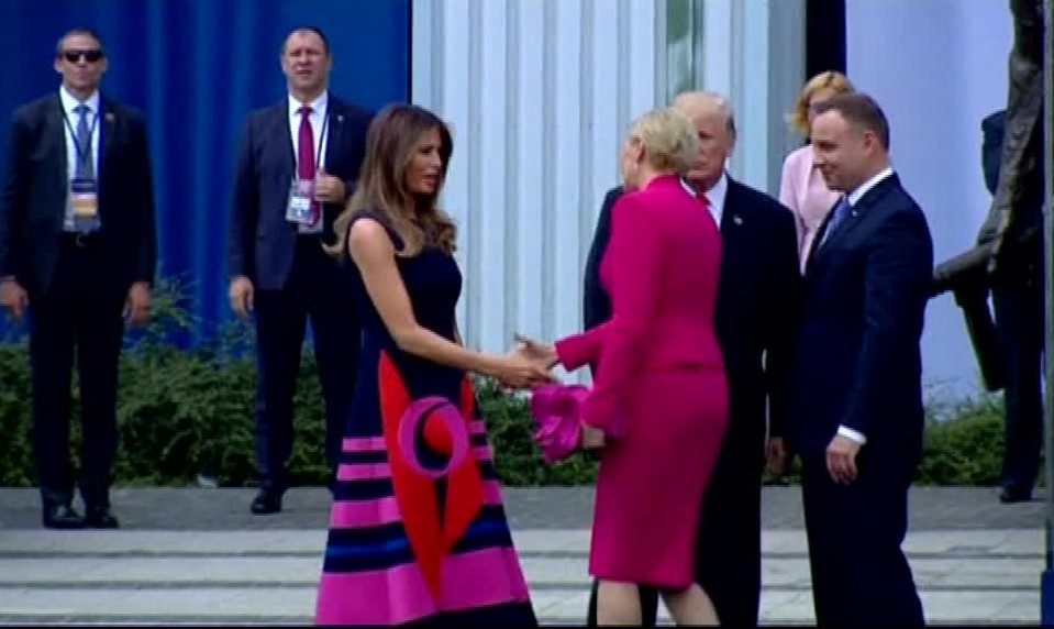 Trump dostal lekciu. Poľská prvá dáma ignorovala jeho nastavenú ruku