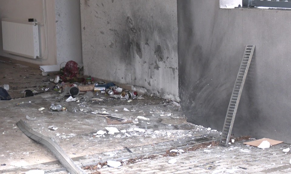 Polícia vyšetruje výbuch pred domom podnikateľa v Martine. Bombu údajne odpálili na diaľku