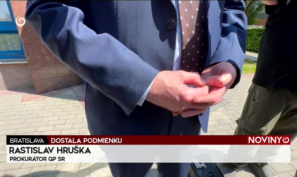 DOSTALA PODMIENKU