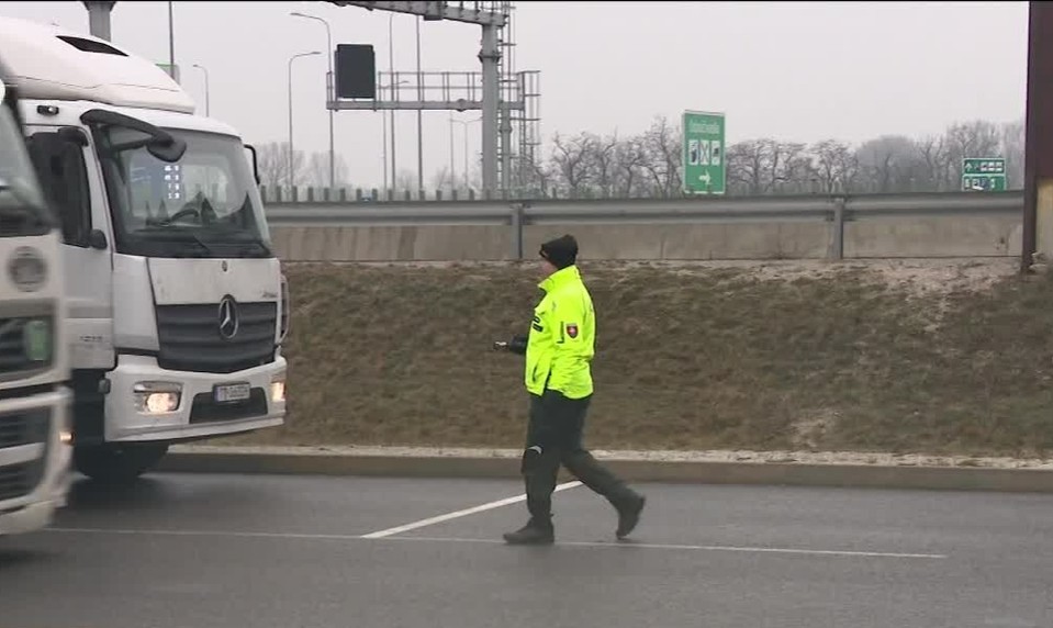 Akcia "Truck and Bus": Policajti preverujú doklady, alkohol aj technický stav