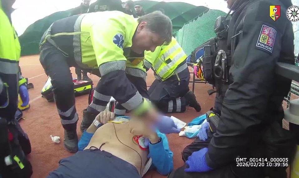 Dráma na tenisovom kurte: Muž skolaboval, priatelia a policajti ho vzkriesili