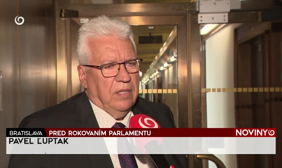 PRED ROKOVANÍM PARLAMENTU