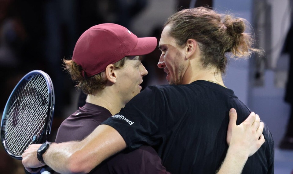 Zverev sa v semifinále stretne so Sinnerom