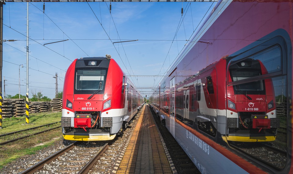 Zlodej káblov paralyzoval vlakovú dopravu v hlavnom meste. Viliama chytili priamo pri čine