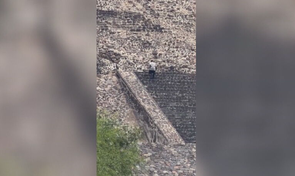 Streľba pri slávnych pyramídach: Muž zastrelil turistku a ďalších zranil