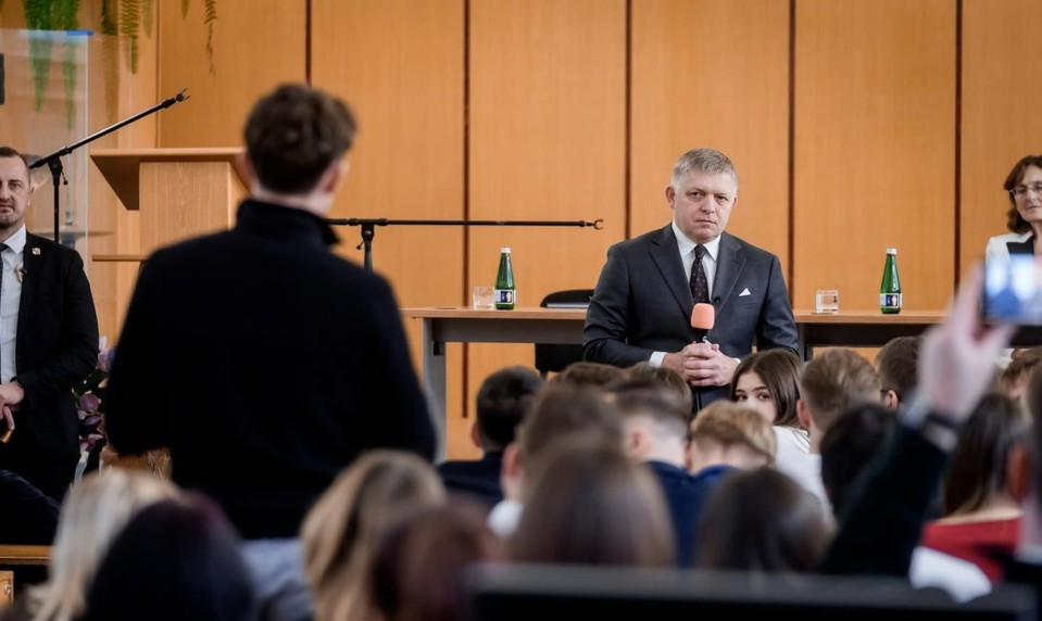 Fico študentom na prednáške: Keď ste takí hrdinovia, choďte bojovať na Ukrajinu