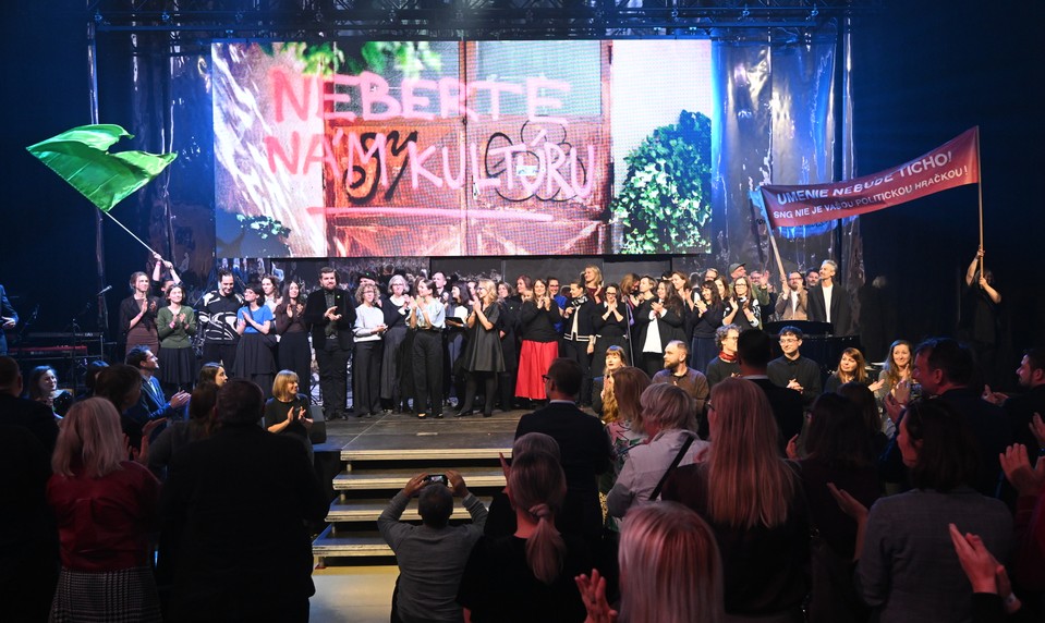 Biela vrana ocenila bývalé pracovníčky SNG, Heretika aj 101-ročného Otta Šimka