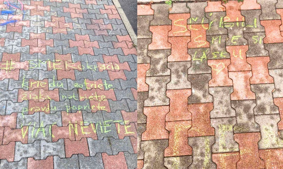 Prednáška Fica v Poprade: Študenti mu na chodníku zanechávajú odkazy napísané kriedou