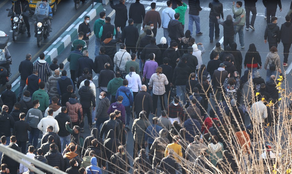 Počet obetí protestov v Iráne rastie, Trump hrozí zásahom