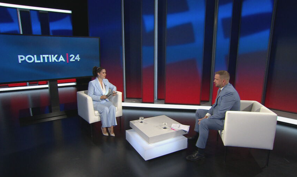Politika 24: Pacienti trpia v horúčavách. Šaško sľúbil klimatizácie aj nové nemocnice