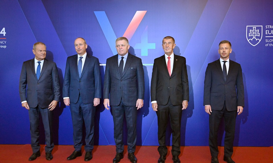 Štúdio 24: V4 chytila druhý dych. Štyri krajiny urobia viac ako jedna, tvrdí politológ
