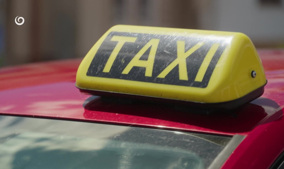 Brutálny útok v Hlohovci: Taxikára vylákali a brutálne zbili, jeden útočník je na úteku