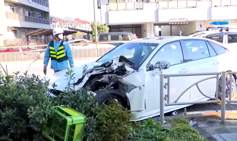 Vodič ukradol auto a vrazil do davu ľudí. Zraneniam podľahol jeden človek