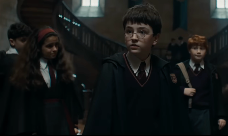 Trailer k novému seriálu Harry Potter spôsobil rozruch! Vyhrážkam smrťou čelí nový Severus Snape!